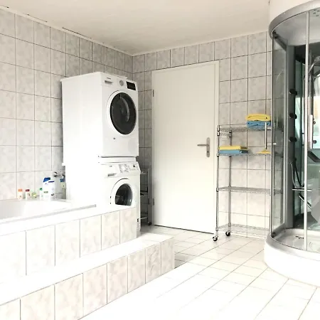 Auf Denkmalgeschuetztem Sturmhof * Grefrath